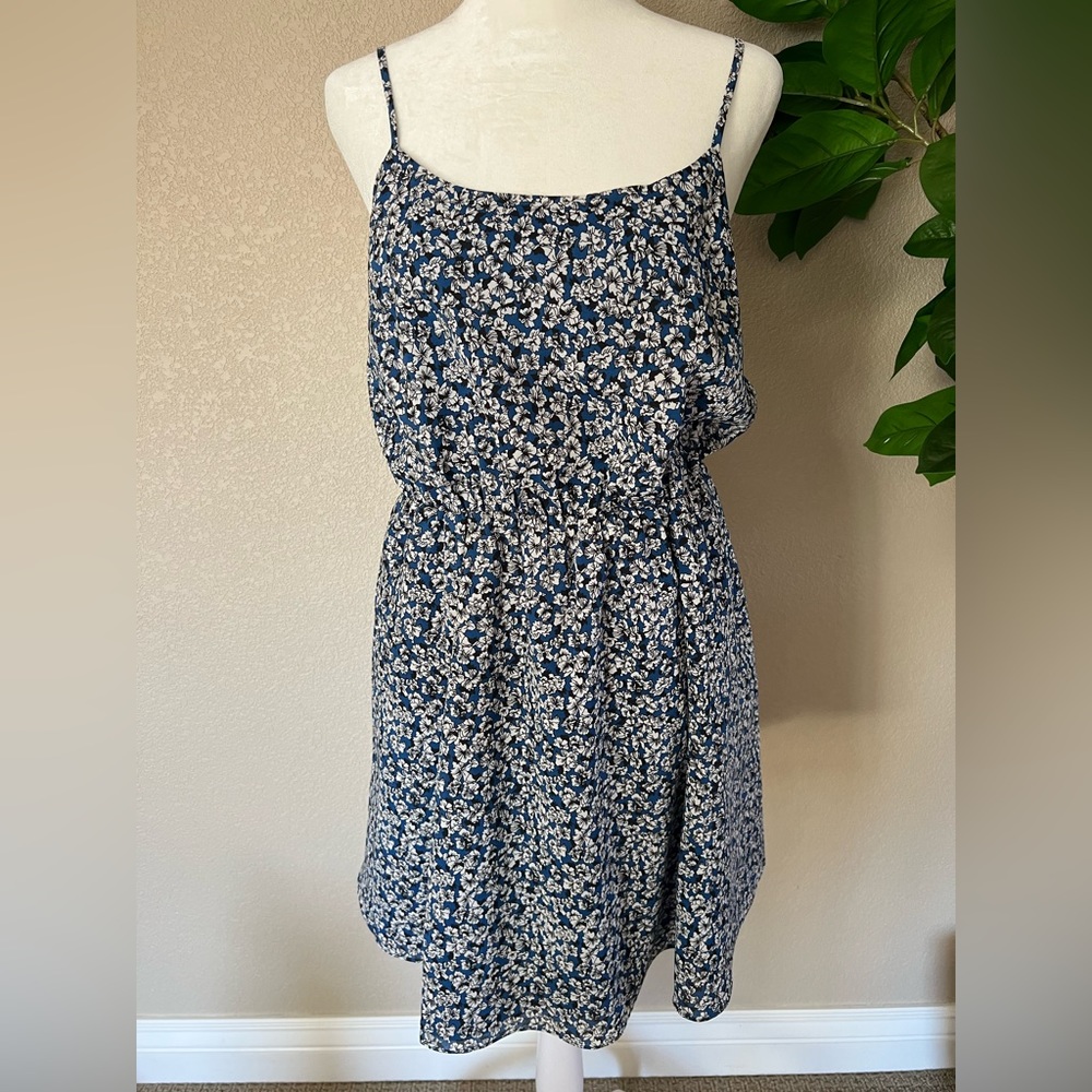 J.Crew 8 spaghetti strap floral dress with elastic waist and hidden side pockets